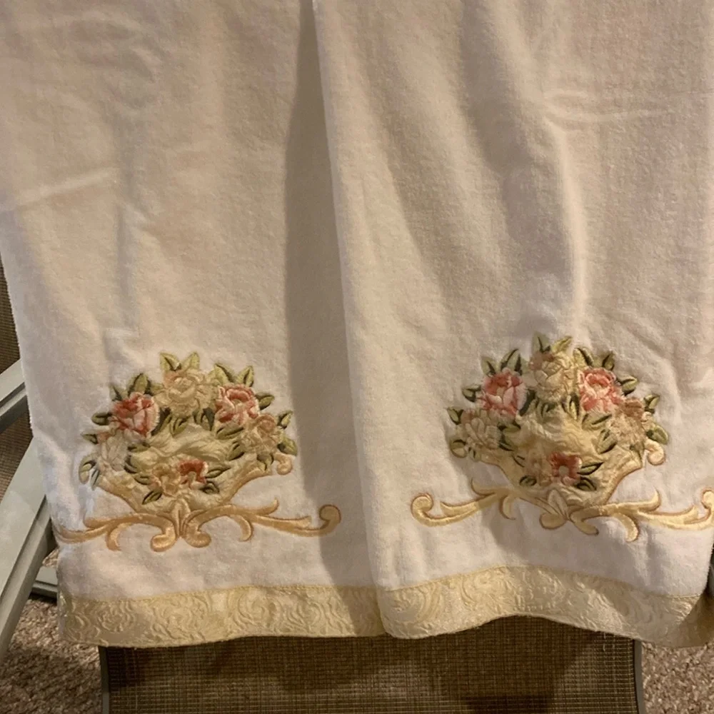 Decorative bath towels. - Picture 3 of 4
